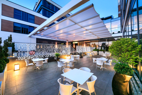 Retractable awning for restaurants and residential properties
